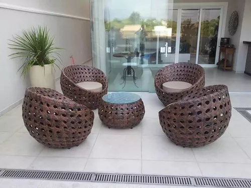 Como escolher os móveis ideais para um jardim aconchegante